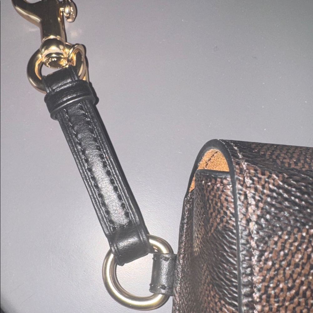 Black and brown coach sunglasses case - Picture 2 of 6